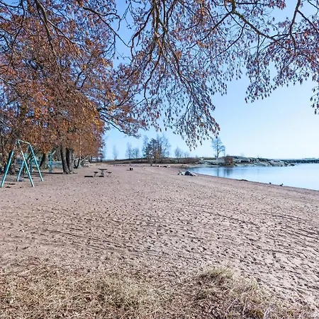 Wehost Atmospheric Attic Apartment On An Island In Front Of The Helsinki Shore @Wehost Uunisaari